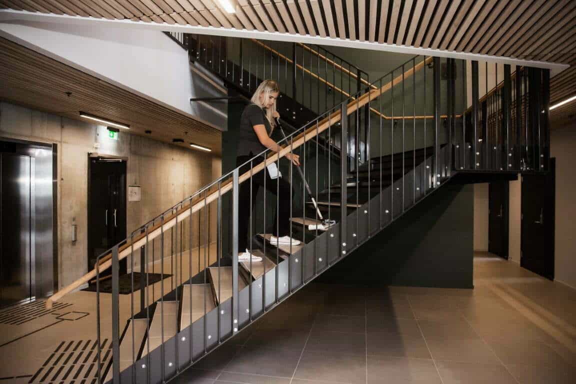 Stairwell cleaning for housing cooperatives and condominiums