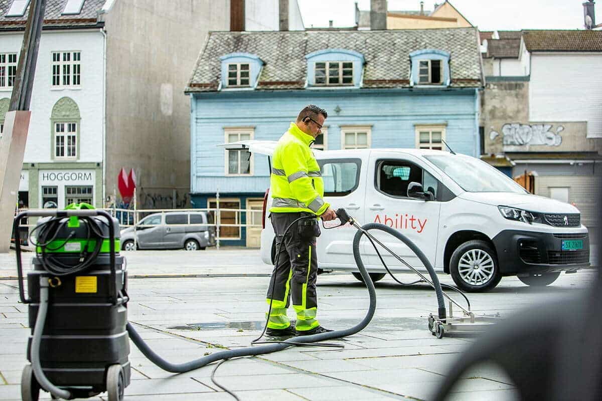 Effektiv flatevask innen- og utendørs; garasje, uteplass og lagerbygg